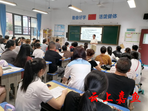 嘉鱼县小学新任领导引领教育新篇章